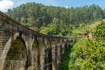 Fototapeta na wymiar Nine Arch Bridge in Ella auf Sri Lanka