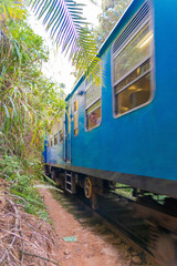 Naklejka premium Ella auf Sri Lanka, Bahngleise mit Zug 