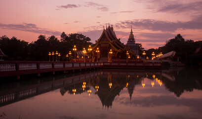 Obraz premium Wat Pa Lahan Sai at twilight