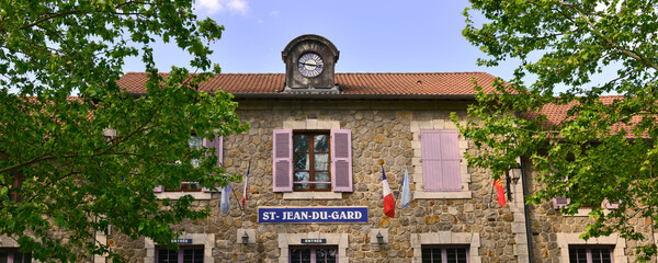 Panoramique Saint-Jean-du-Gard (30270) côté Mairie, département du Gard en région Occitanie,...