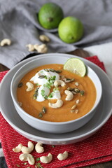 Fennel and carrot soup with peanut butter (krem z fenkuła i marchwii z masłem orzechowym )