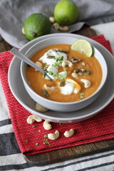 Fennel and carrot soup with peanut butter (krem z fenkuła i marchwii z masłem orzechowym )