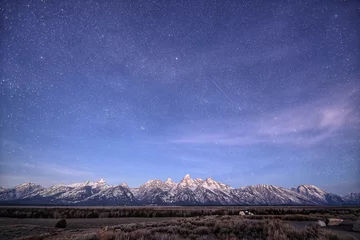 Photo sur Plexiglas Chaîne Teton photo de paysage d& 39 étoiles lumineuses sur les montagnes de Grand Teton dans le parc national de Grand Teton . La séance photo à longue exposition contenait du bruit et du grain