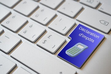 Déclaration d'impôts touche clavier