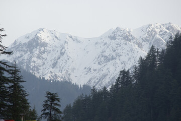 Obraz premium Snow Mountains in the Himalayan Range near Himachal Pradesh