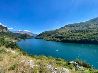 Fototapeta na wymiar view of the Lanuza reservoir, in the Aragonese Pyrenees. Huesca, Spain