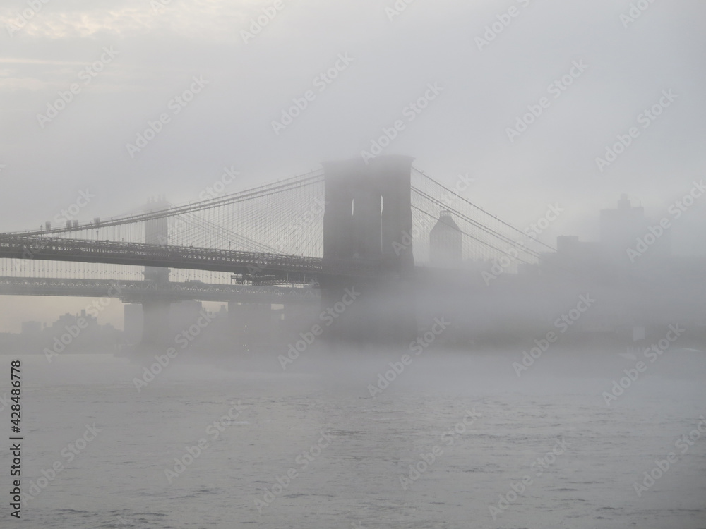 Wall mural nyc bridges in fog