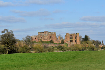 View of the ruins of Kenilworth castle and walls on a hill, Kenilworth, England, UK