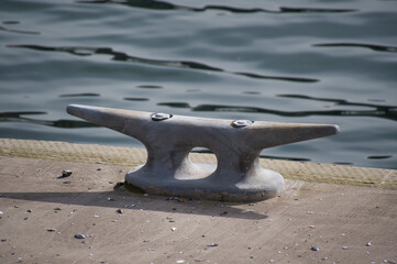 A metal boat tie attached to the pier.    North Vancouver BC Canada　
