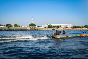 バンコク、チャオプラヤ川をクルーズする