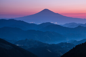 静岡市清水区吉原夜明けの富士山と茶畑