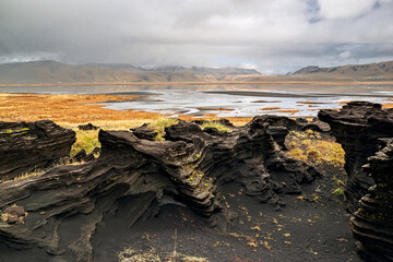 Obraz premium Volcanic rock formation near Dyrholaey in a cloudy day, Iceland