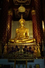 old buddha im thailand temple