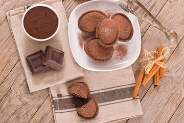 Pasticciotto cake with chocolate filling.
