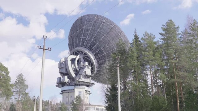 radio telescope changes the trajectory of the study of the sky. russia kalyazin