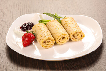 Staffed pancakes with fruit jam