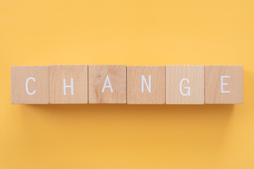 変更、改革、改善｜「CHANGE」と書かれた積み木ブロック