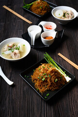 Rice noodles with pork bone stock