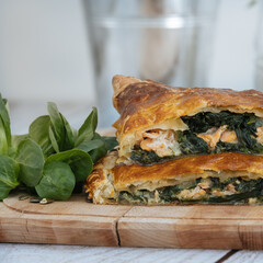 tourte au saumon et aux épinards