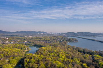 Obraz premium Aerial view of the boats and landscapes in West Lake in Hangzhou