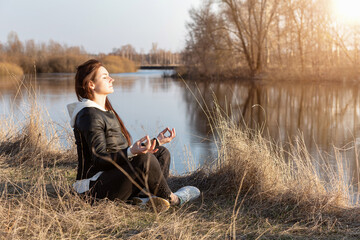 Woman recovers strength meditating .