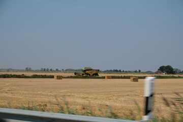 FU 2020-08-11 Fries T2 650 Traktor auf Feld