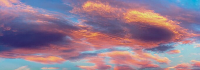 Fototapeta na wymiar Fire clouds, red sky at dawn