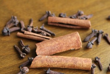 cinnamon sticks and cloves close up of spices