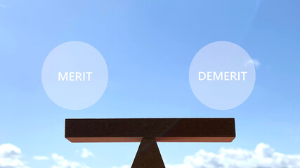 木の天秤_MERITとDEMERITの文字