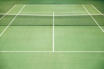 Empty green tennis court. Nobody. Top view. - obrazy, fototapety, plakaty