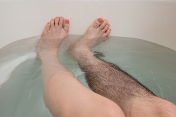 メンズ　脚脱毛　before & afterイメージ　片脚のみ