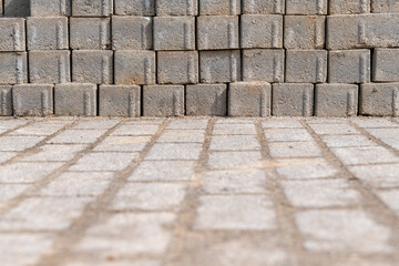 Betonpflastersteine auf einer Baustelle