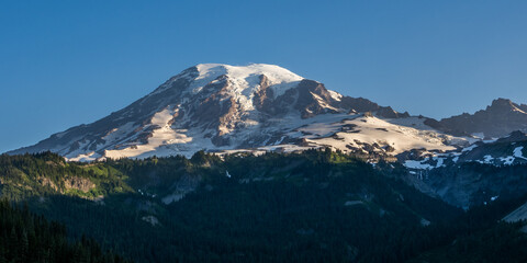 Fototapeta na wymiar Panorama of Mount Rainier in the morning light