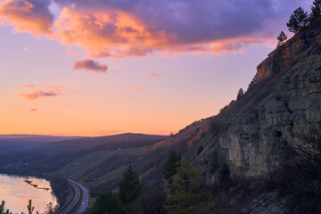 Abend &uuml;ber dem Naturschutzgebiet Grainberg-Kalbenstein bei Karlstadt, Landkreis Main-Spessart, Unterfranken, Bayern, Deutschland