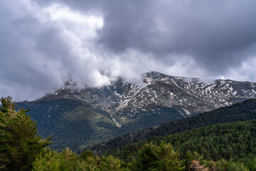La Cuerda Larga rodeada de tormenta
