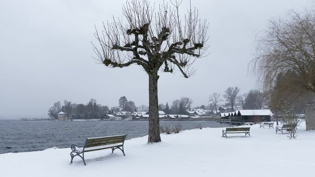 Kalter Wintertag in Tutzing am Starnberger See, Bayern, Deutschland