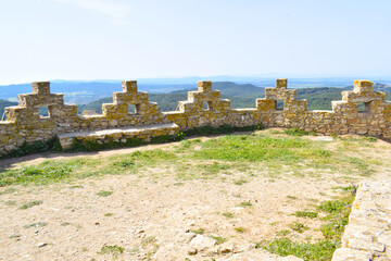 Fototapeta na wymiar Castillo de Begur en Costa Brava Cataluña España 