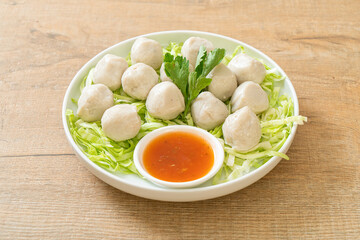 Boiled Fish Balls with Spicy Sauce