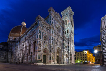 Fototapeta premium Cathedral of Santa Maria del Fiore on September night. Florence, Italy
