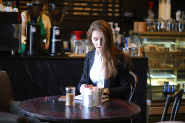The girl in the cafe breakfast