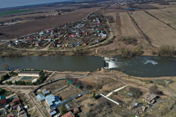 Obraz premium a panoramic view of the city center of the church and buildings of the ancient city of Zaraysk filmed from a drone 