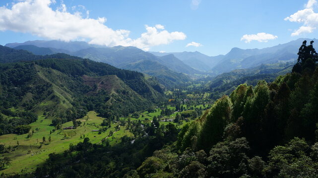 monta&ntilde;as colombianas