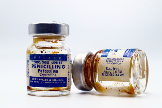 New York, USA &ndash; April 18, 2021: Vintage 1955 Vials of PFIZER Penicillin G - PFIZER is a US Pharmaceutical Companies Established in 1849 by Charles Pfizer and Charles Erhart