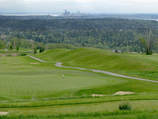 Fototapeta na wymiar Golf Course with Seattle Skyline