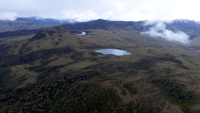 Lagunas de guanacas en medio del Paramo en el Cauca, Colombia