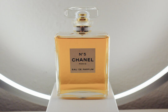 AUSTIN, UNITED STATES - Dec 09, 2020: Chanel No 5 With Ring Light