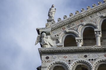Fototapeta premium Architectural fragments of Romanesque medieval Roman Catholic Pisa Cathedral at Square of Miracles (Piazza dei Miracoli or Piazza del Duomo), UNESCO World Heritage Site. Pisa, Tuscany, Italy.