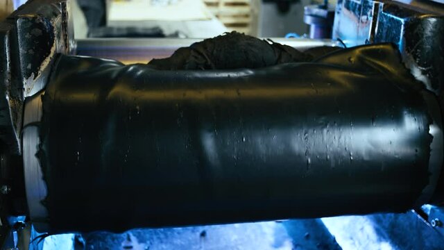 Mixing rubber raw material on industrial roller machine 4K