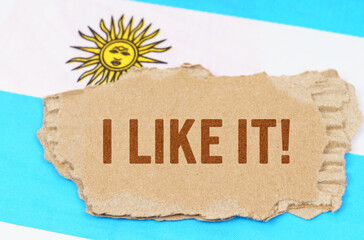 Against the background of the flag of Argentina lies cardboard with the inscription - I like it