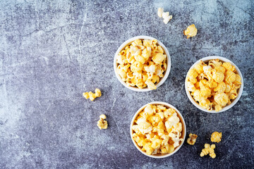 Obraz na płótnie Canvas Cheesy spicy Popcorn in a bowl